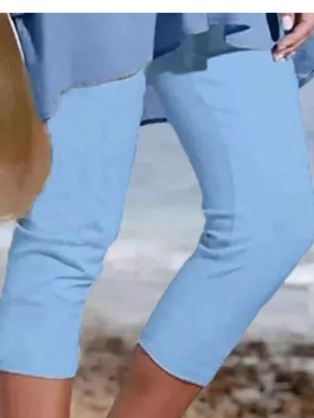 Stretchy cropped leggings fabric detail