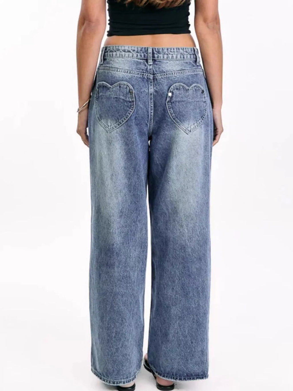 Pocketed wide leg jeans fabric and hem detail