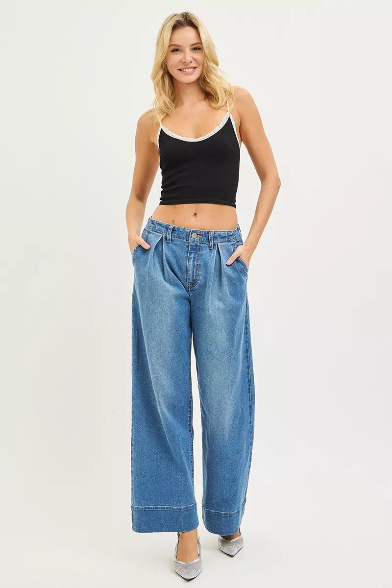 High waist detail on RISEN pleated jeans