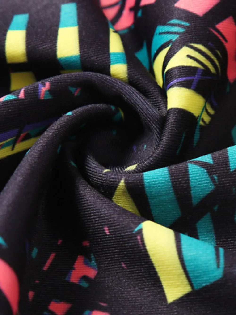 Wide waistband detail on printed stretch leggings