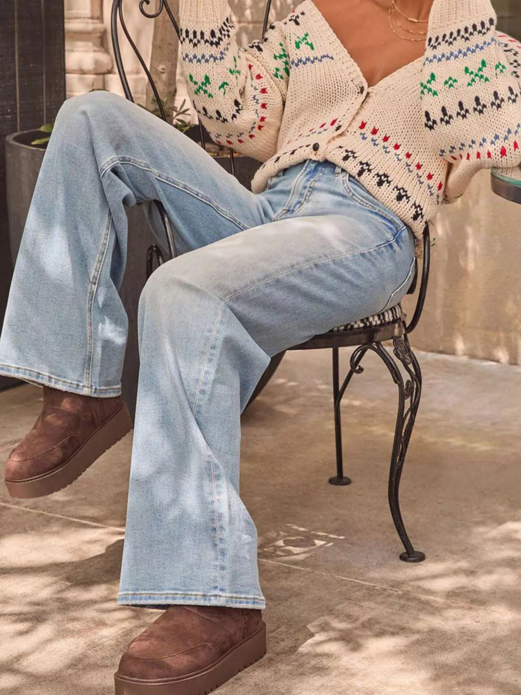 Button waist detail on washed jeans