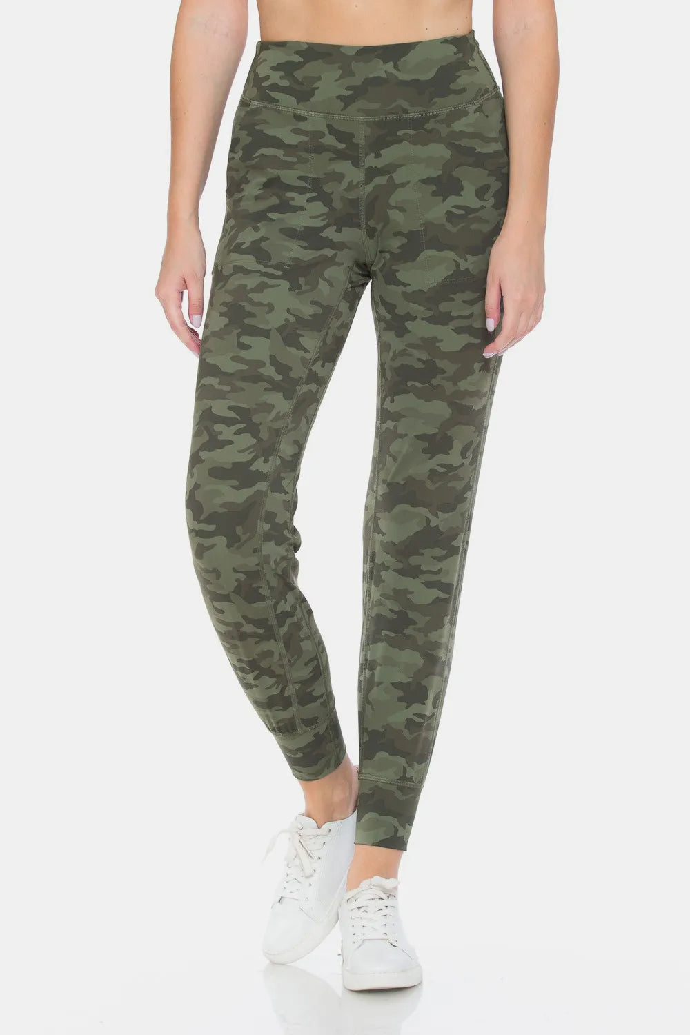 Camouflage leggings showing high waist fit