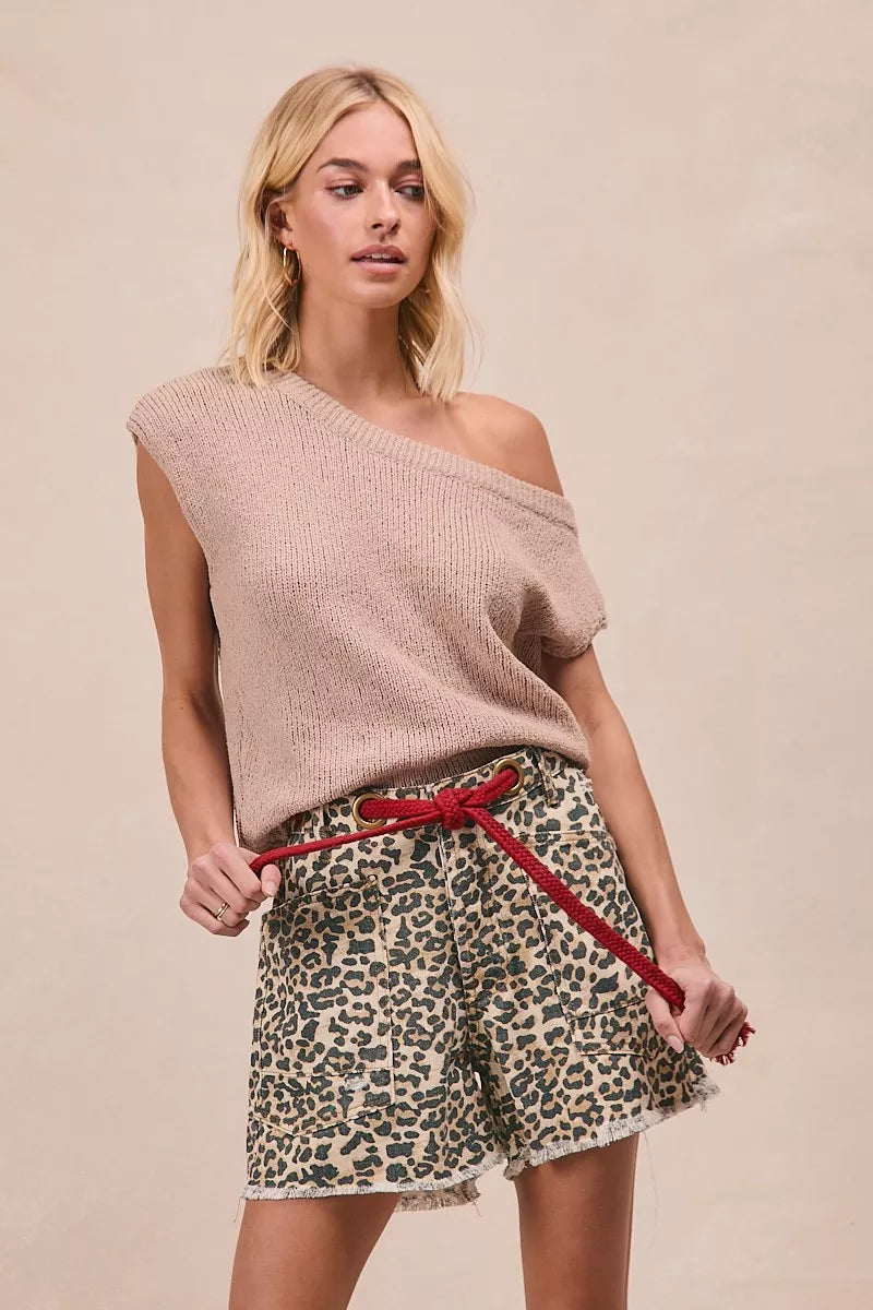 Leopard print shorts front patch pocket detail