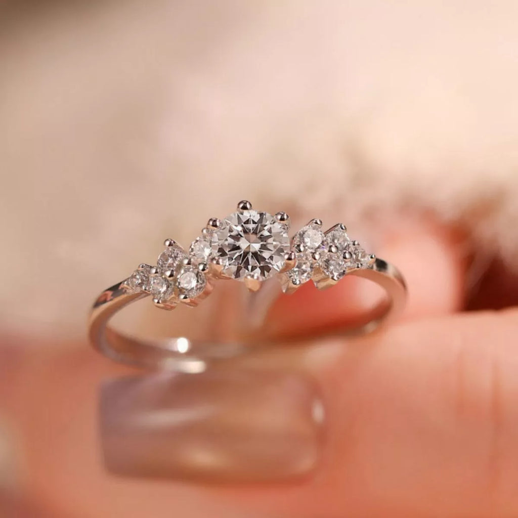2 carat moissanite ring top detail sparkle
