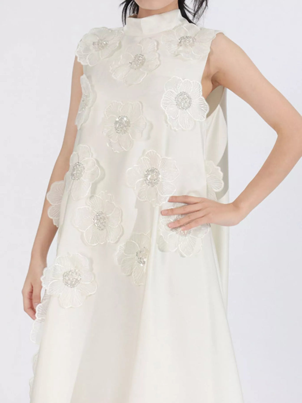 Maxi dress floral embroidery detail