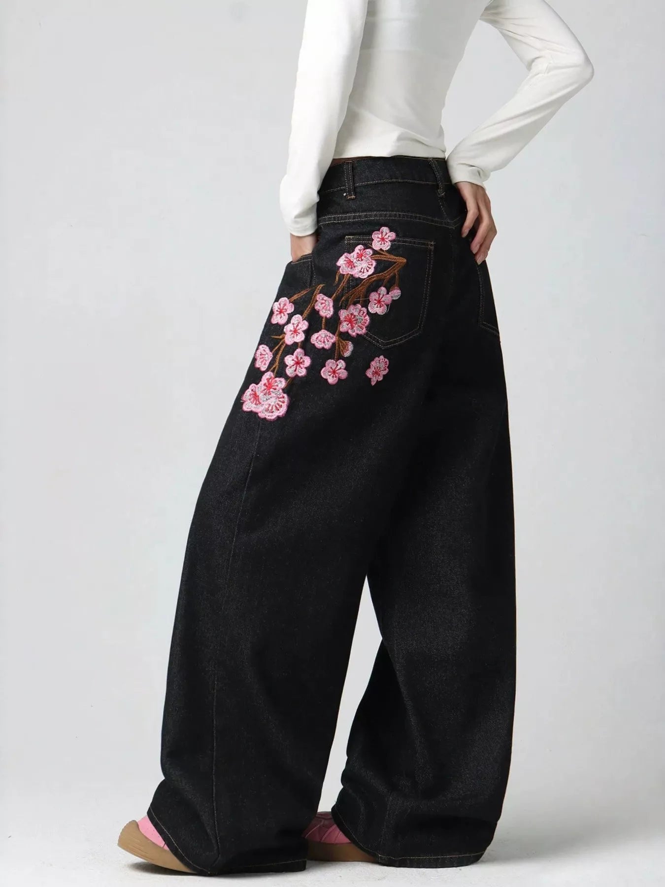 Wide leg silhouette of embroidered jeans