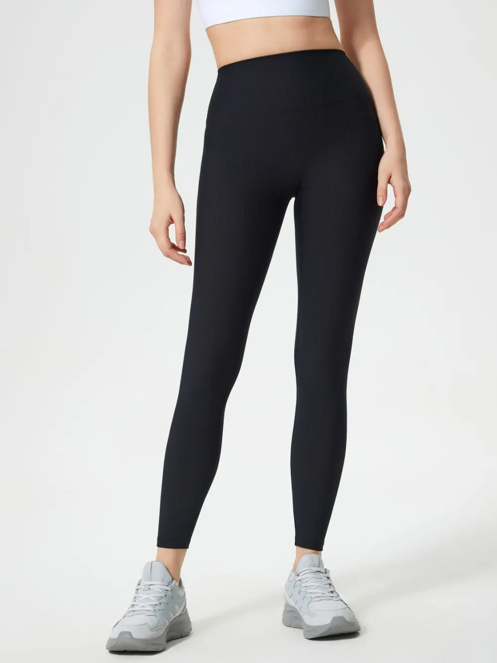 Active leggings in pink front view