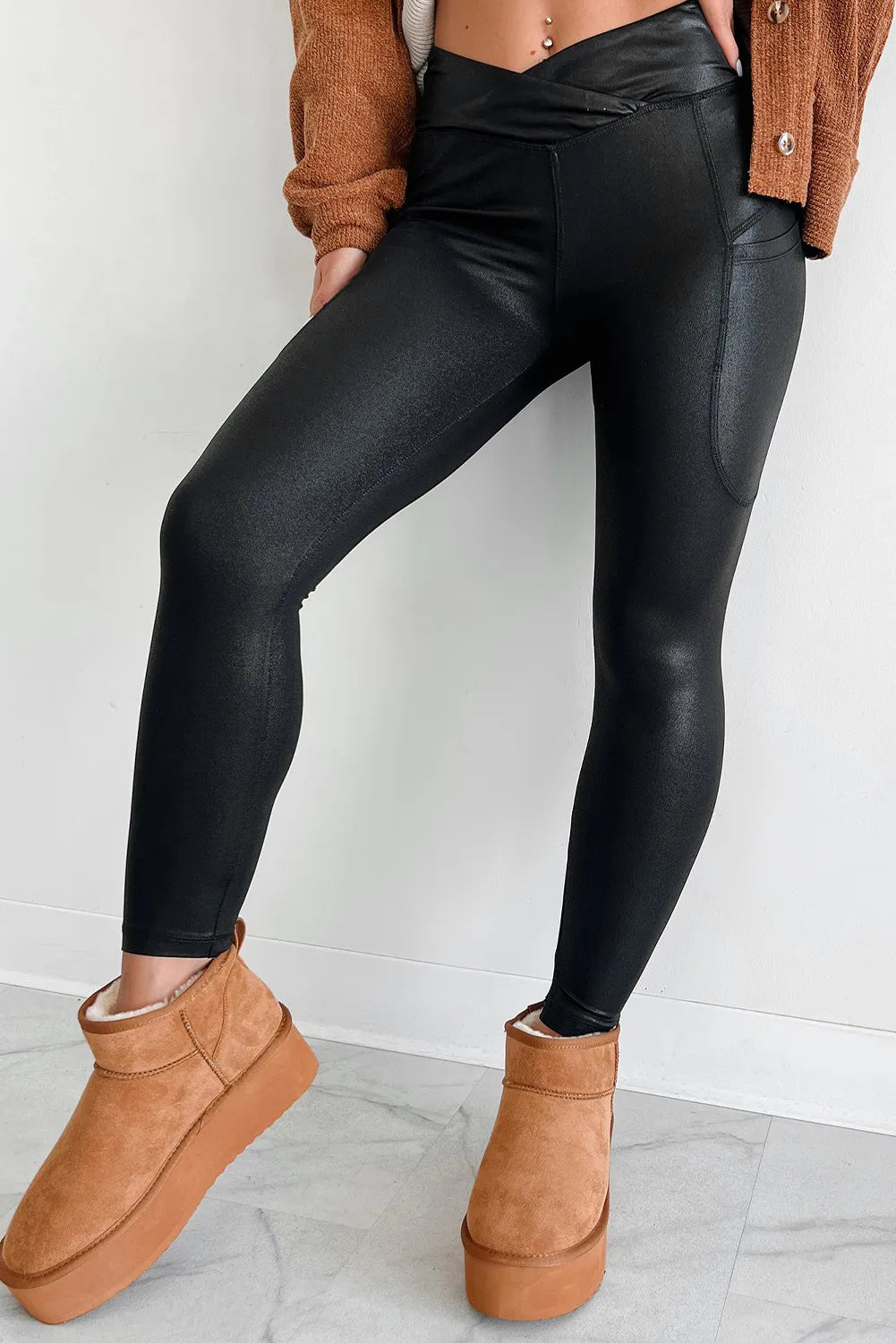 Black pocketed V cut waist leggings front view