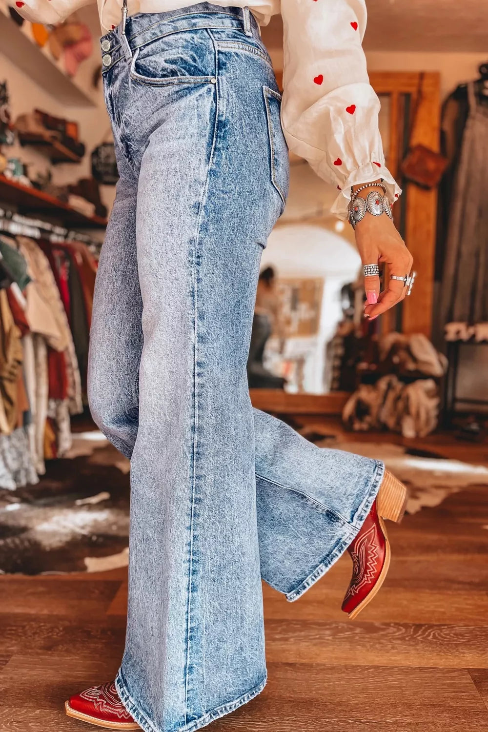 Flare silhouette of acid wash jeans
