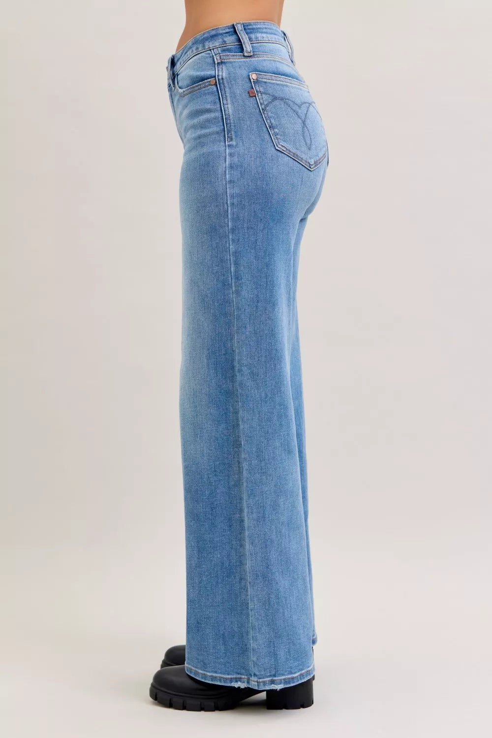 Judy Blue retro jeans styled outfit view