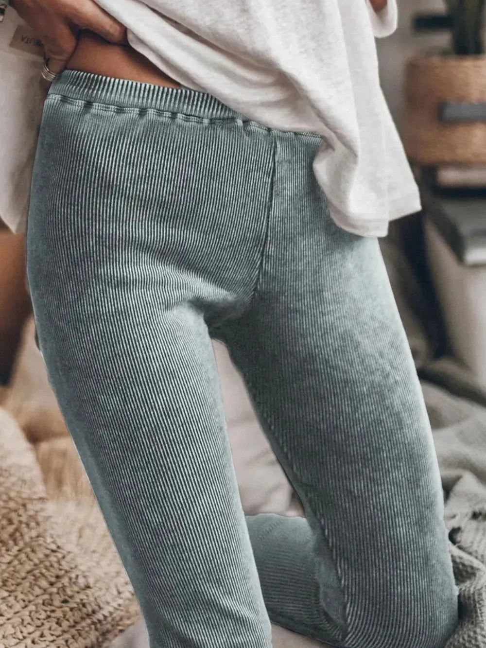 Ribbed elastic waist leggings side view on model