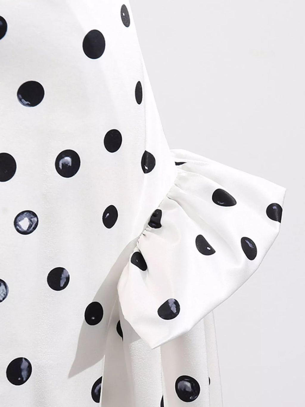 Polka dot skirt summer styled look