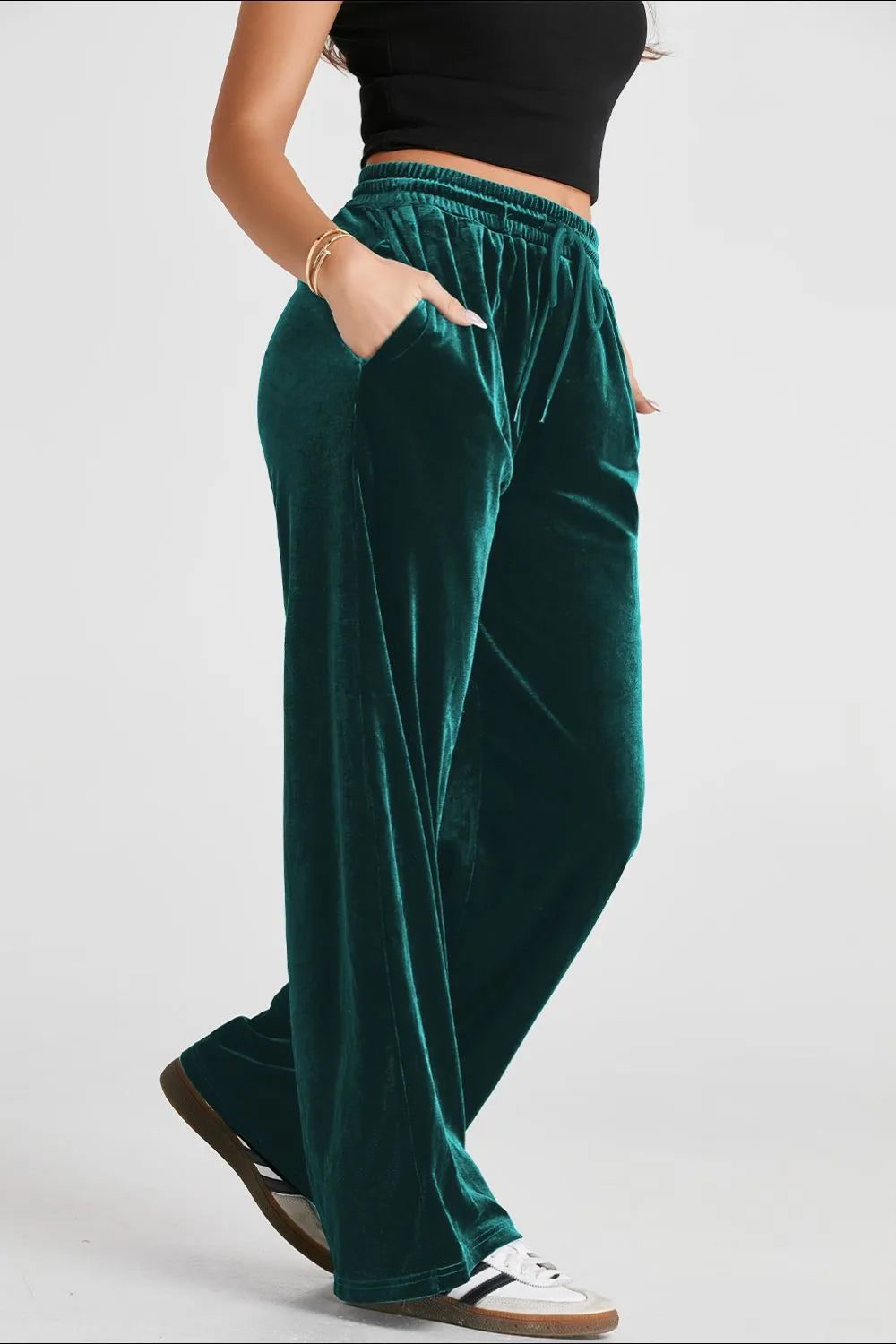 Wide leg pants in black forest color