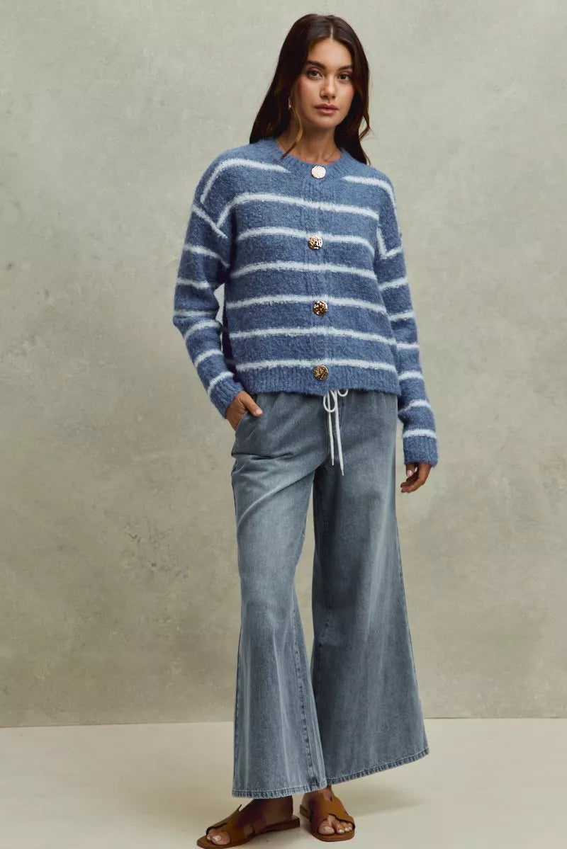 Womens flare jeans casual styled look