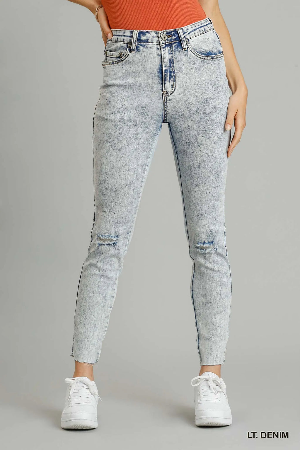 Skinny jeans raw hem distressed detail side view