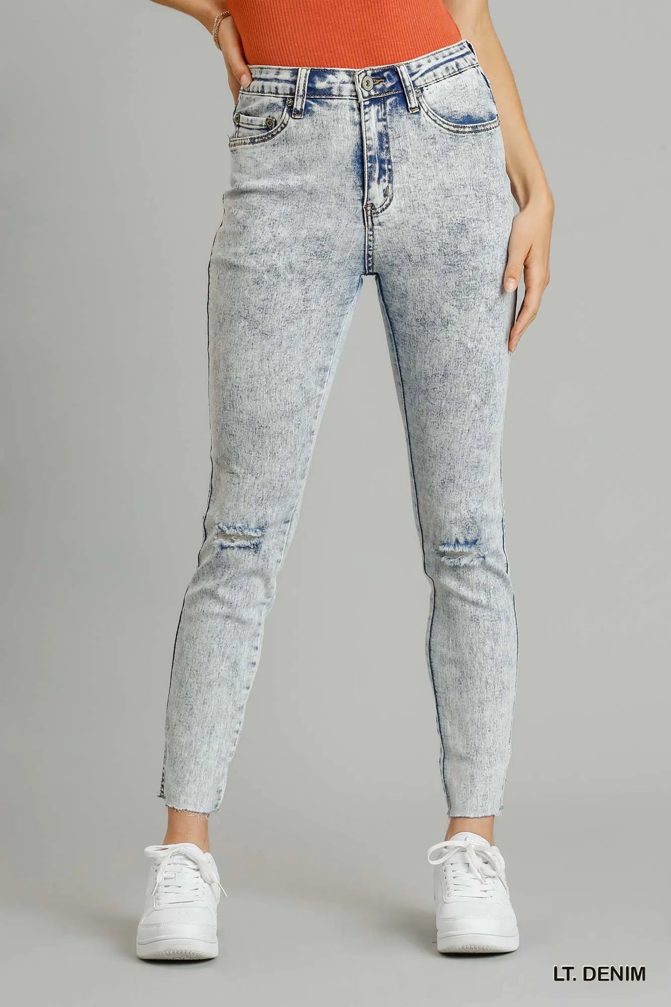 Skinny jeans raw hem distressed detail side view