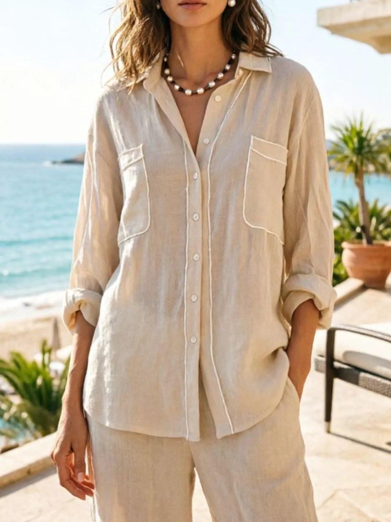 Close up of contrast trim collar detail