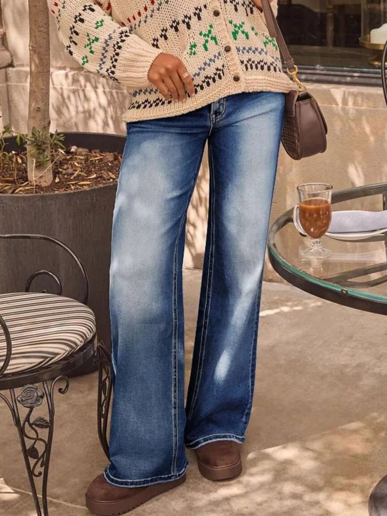 Washed wide leg jeans pocket detail