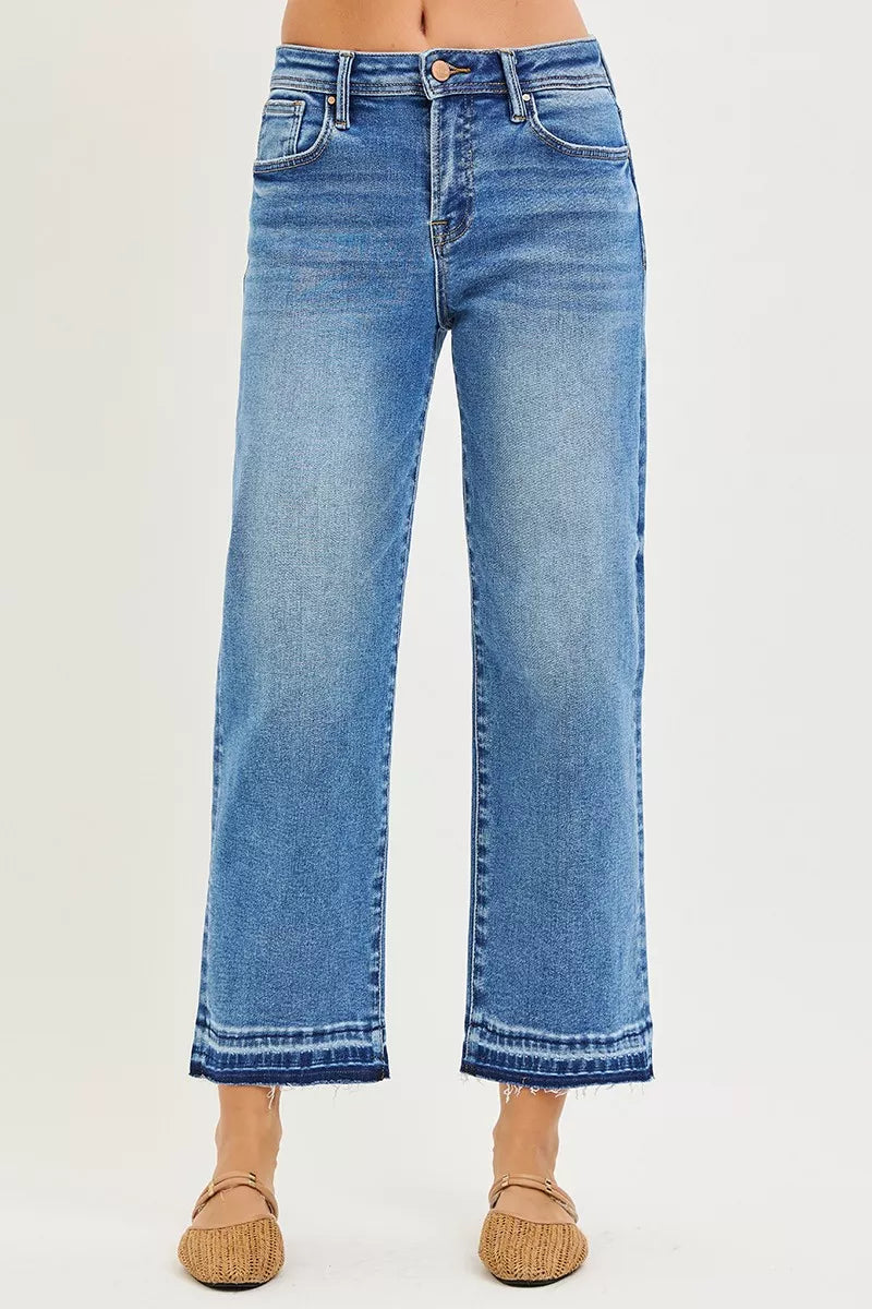 Slouchy boyfriend jeans raw hem detail