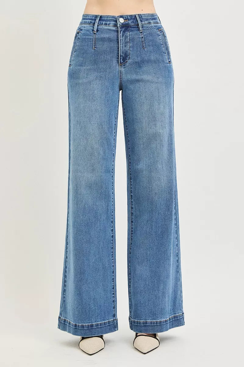 Elastic band waist detail on RISEN jeans