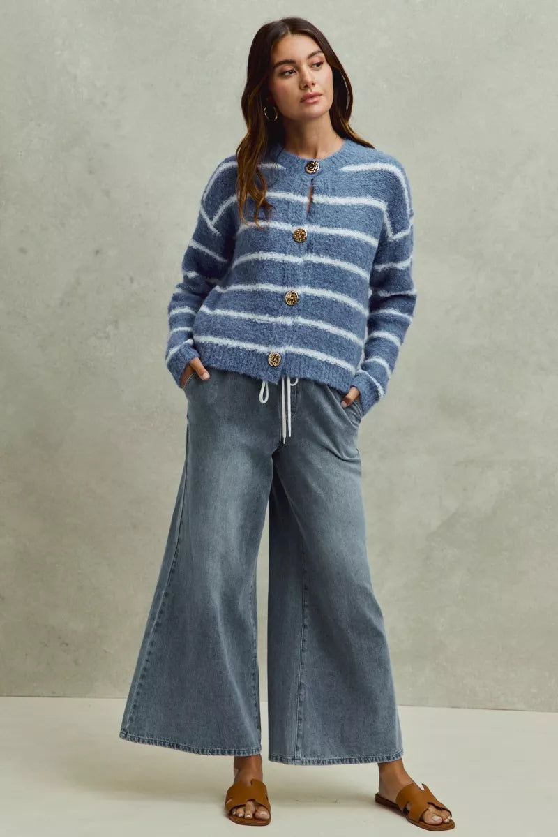 Flare leg detail on mid rise jeans
