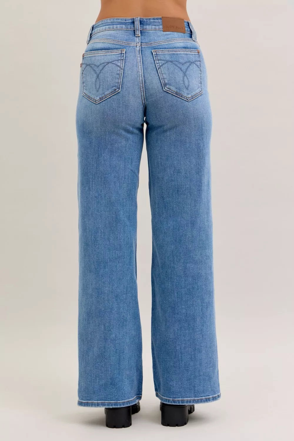 Wide leg silhouette of Judy Blue retro jeans