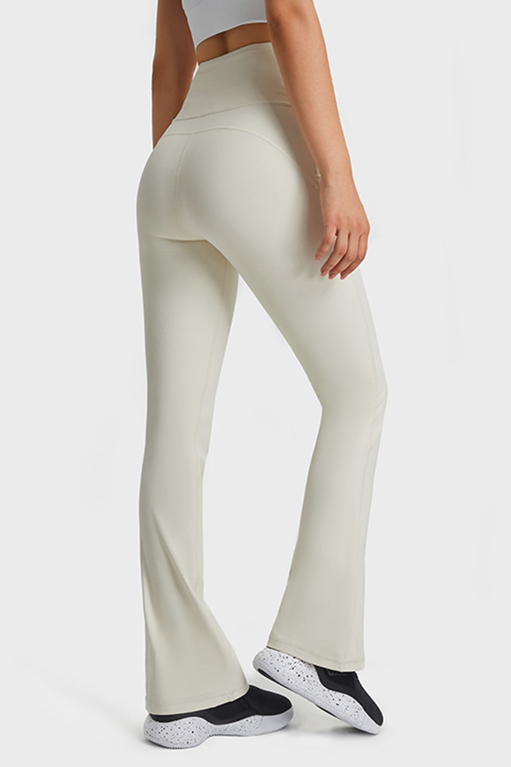 Elastic waist detail on flare yoga pants