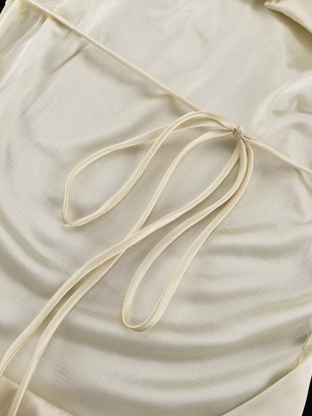 Long sleeve backless dress neckline detail