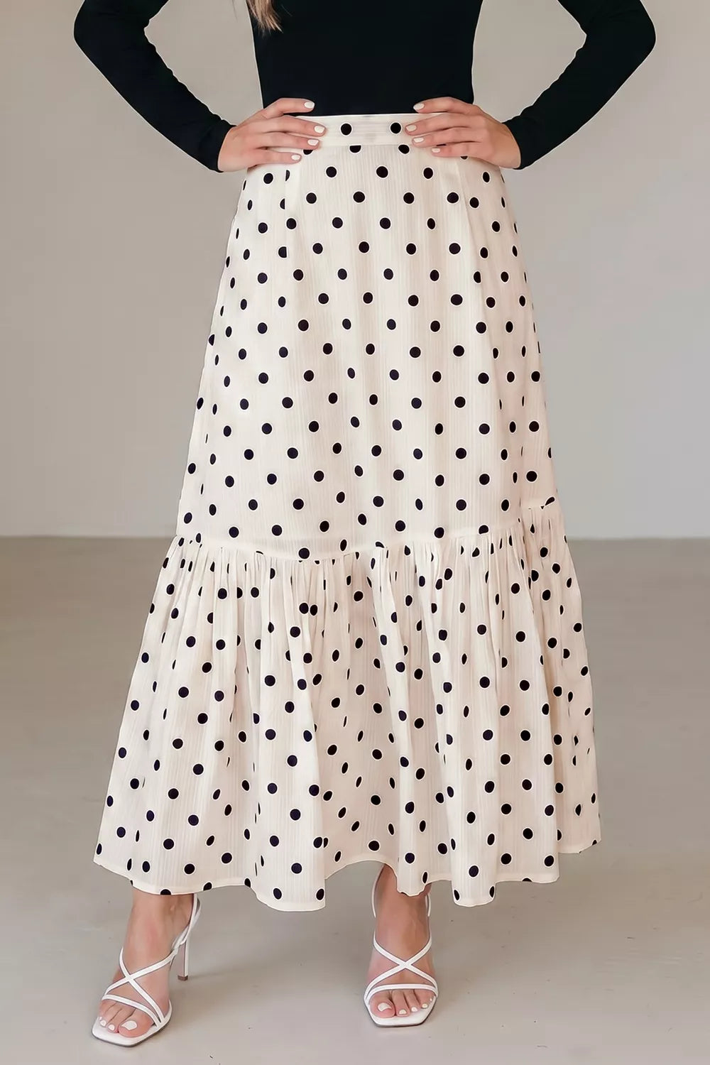 Polka dot maxi skirt waist detail