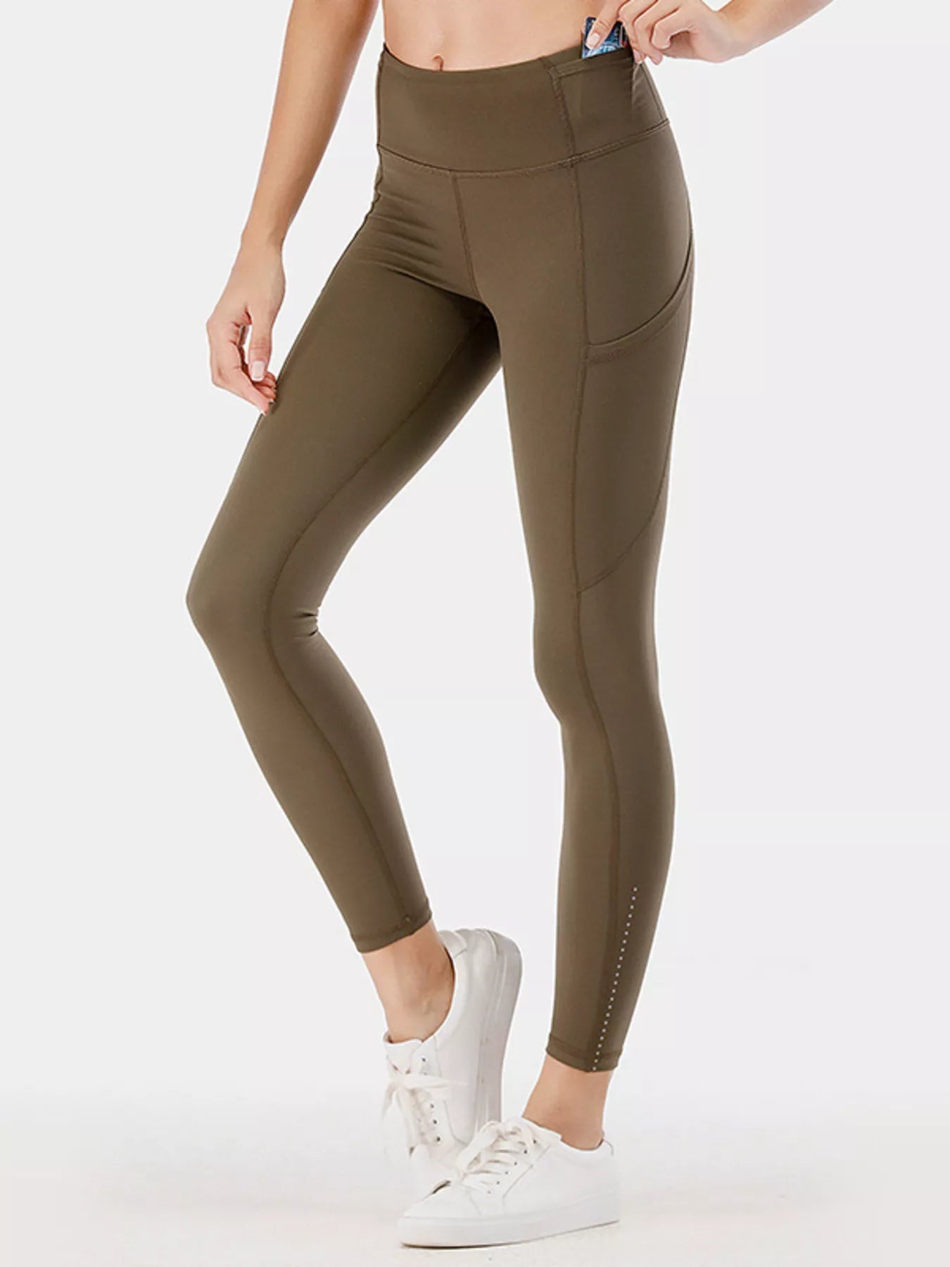 Active leggings side pocket detail