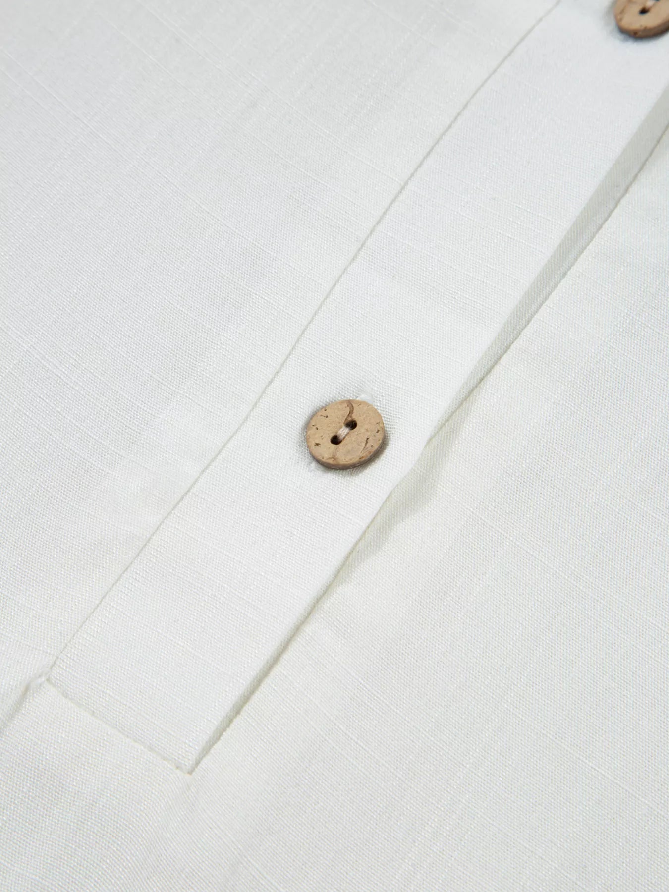 Puffy sleeve ruffle shirt back detail