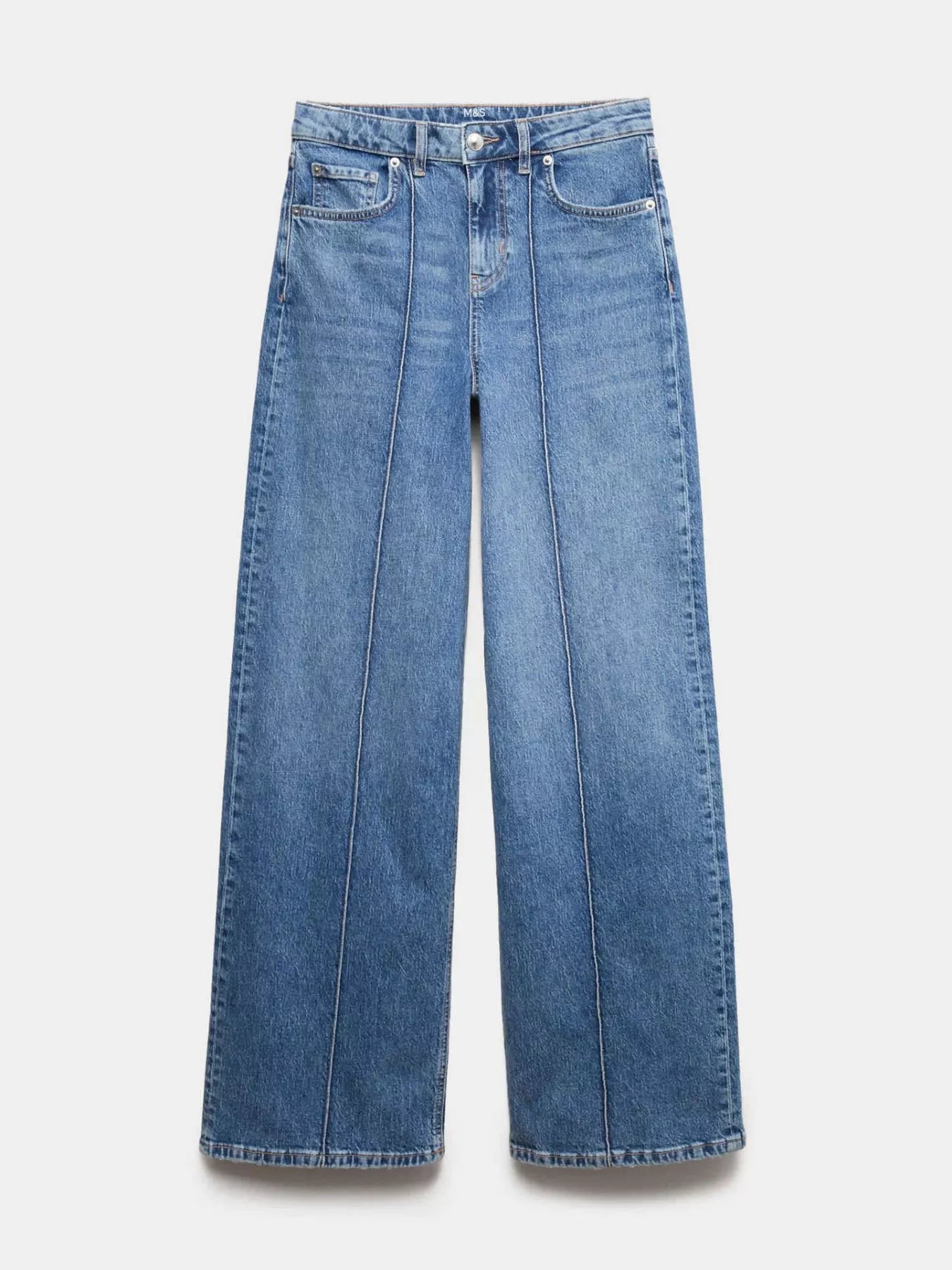 Wide leg silhouette of front seam jeans