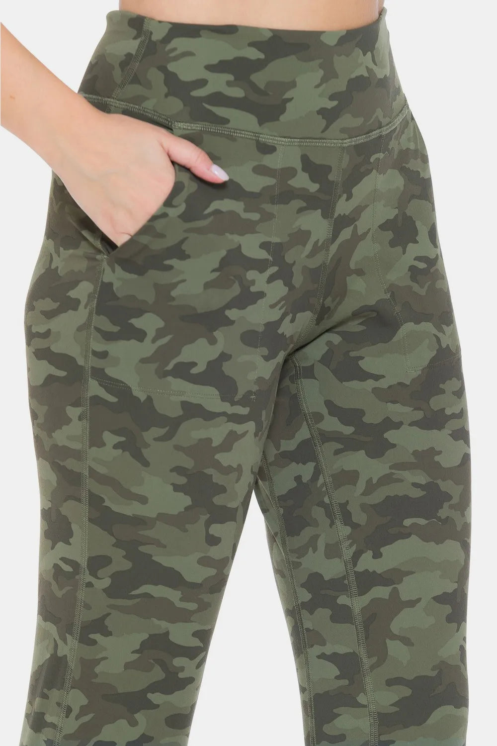 Camo high waist leggings fabric detail