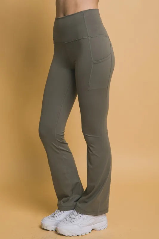 Flare leggings side pocket detail