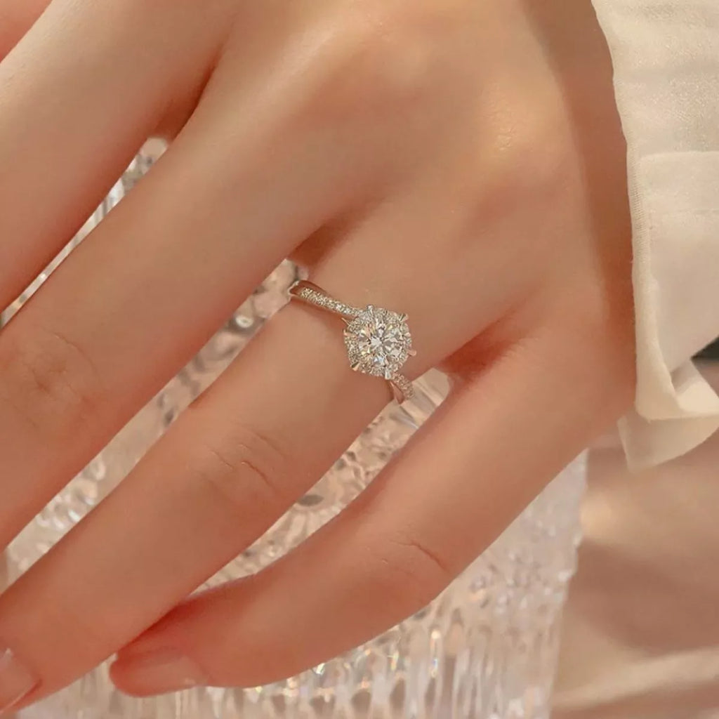 Adjustable sterling silver moissanite band detail