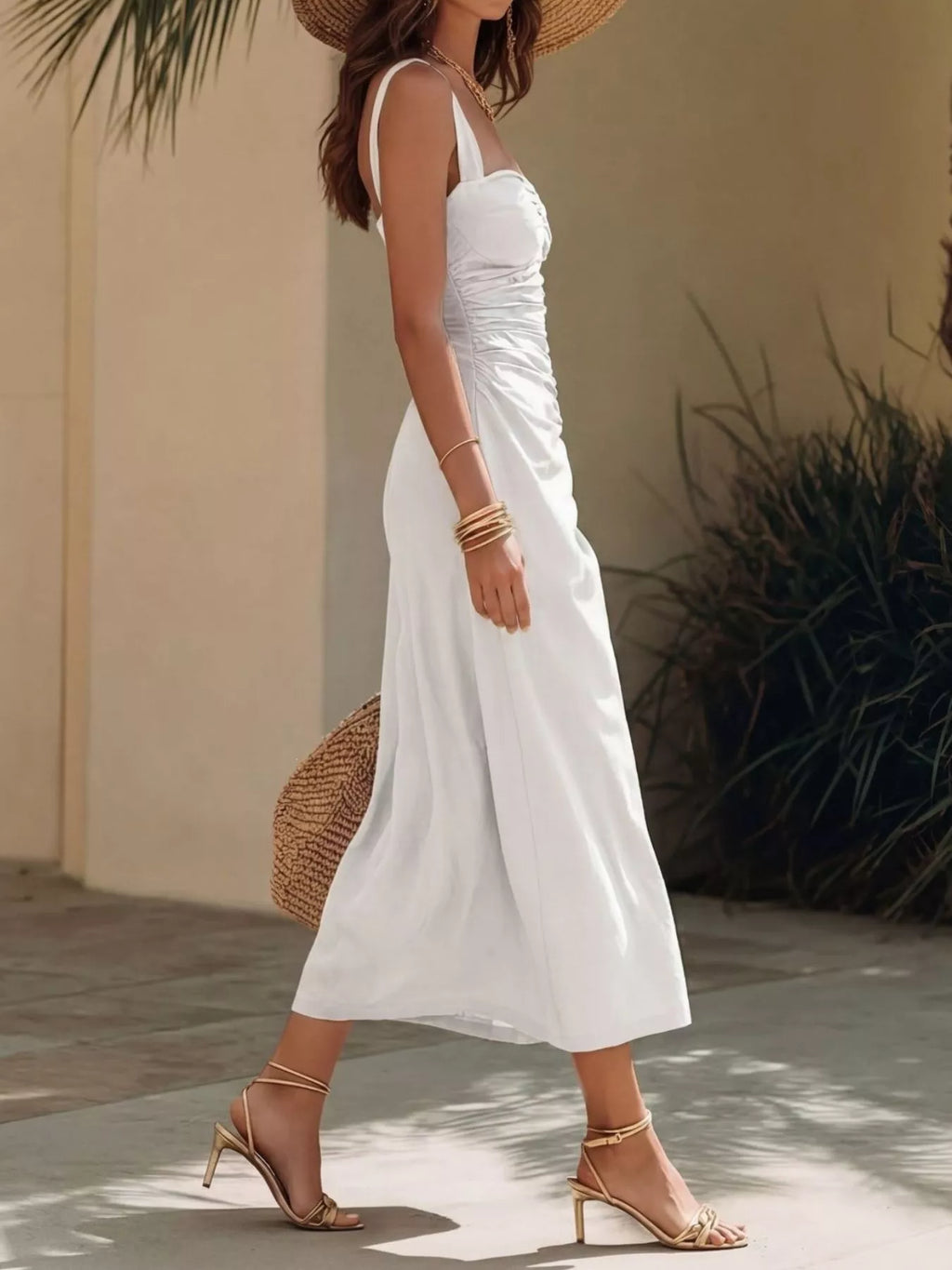 Sweetheart neckline detail on ruched midi dress