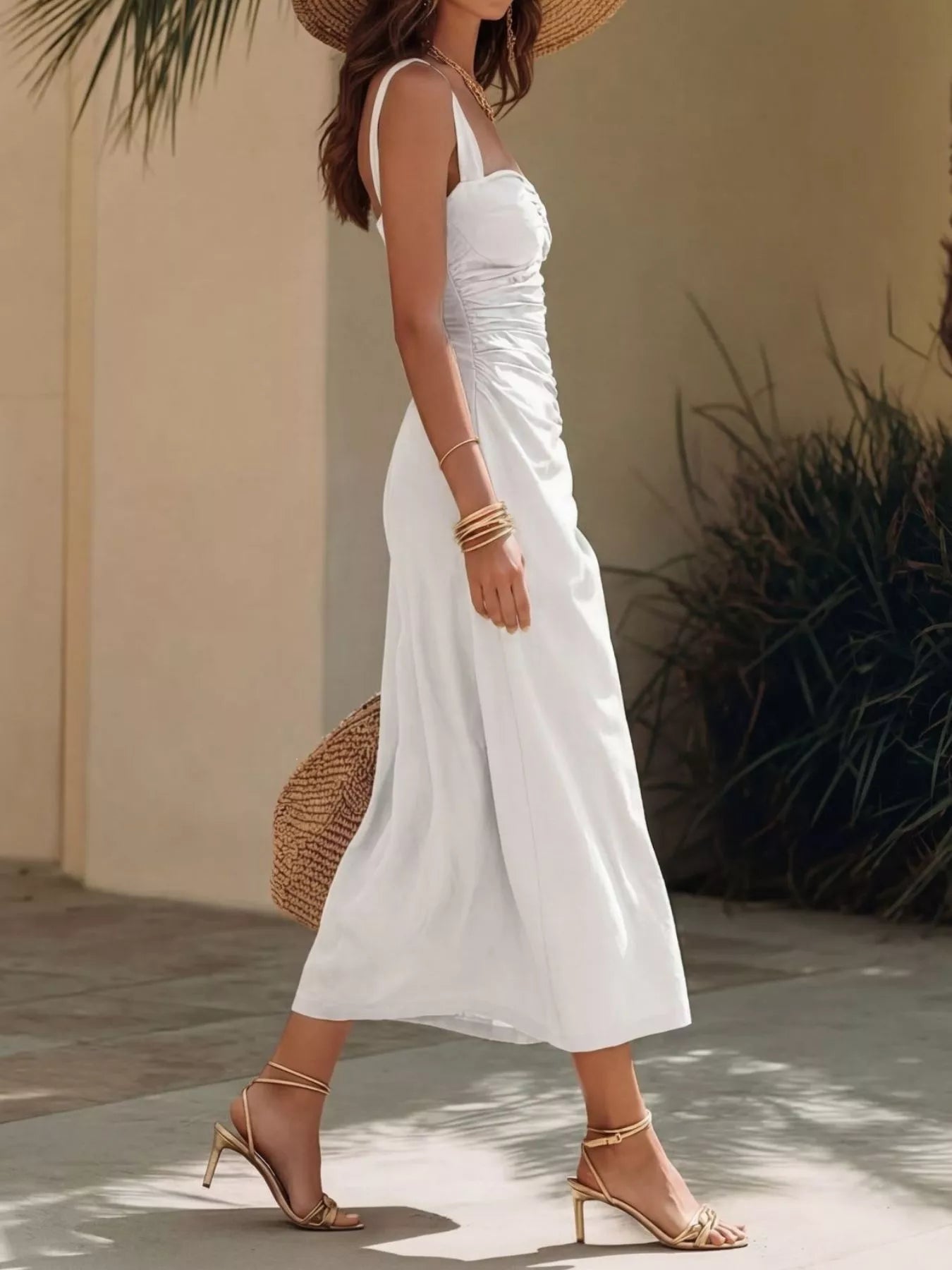 Sweetheart neckline detail on ruched midi dress