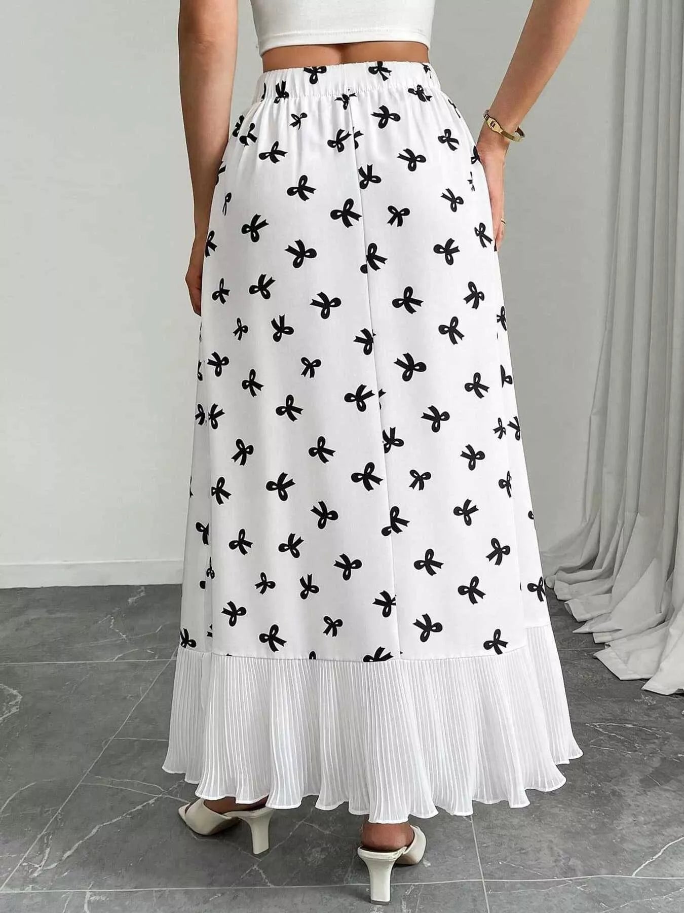 Flowy maxi skirt ruffle hem detail