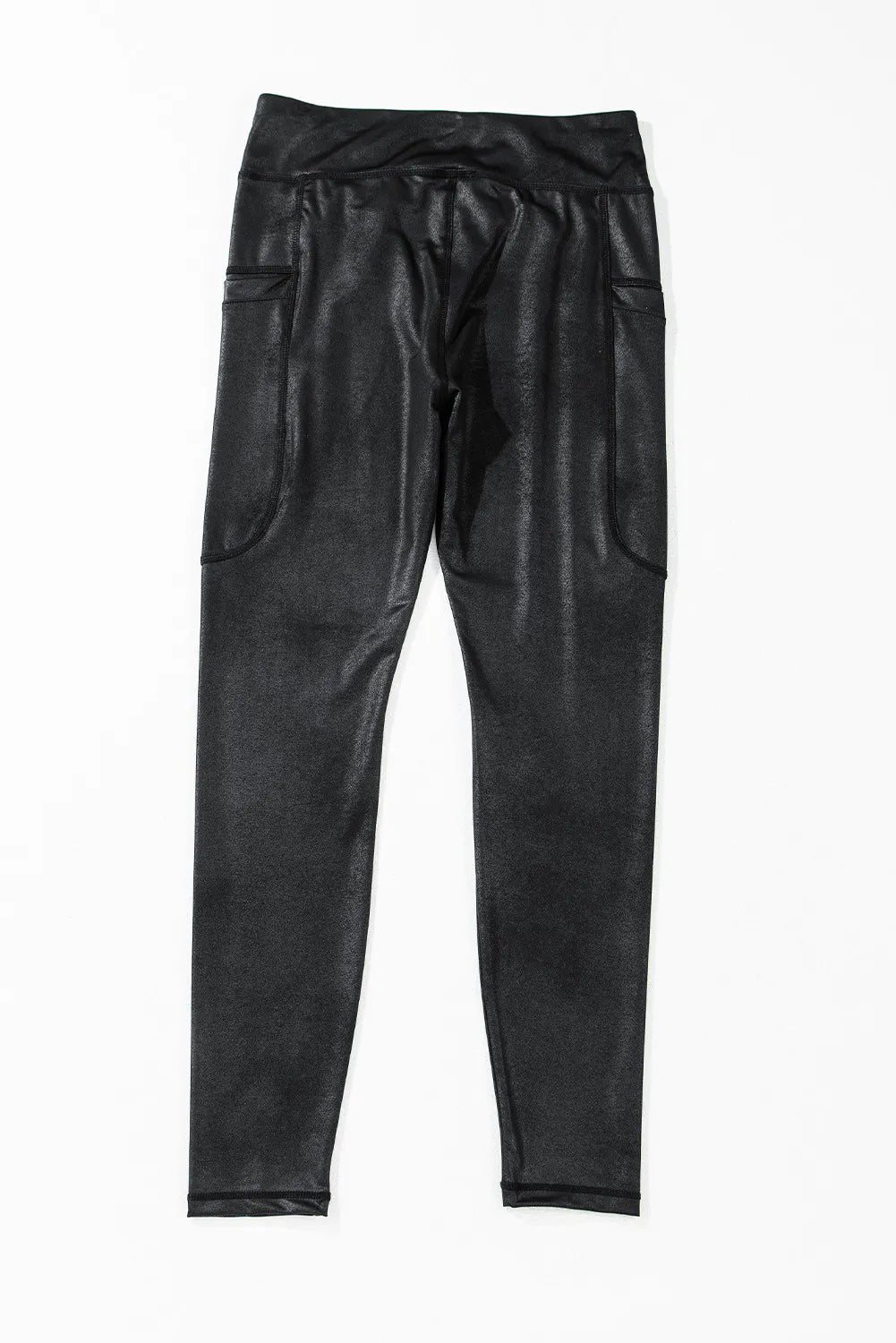 Leggings side pocket detail holding phone