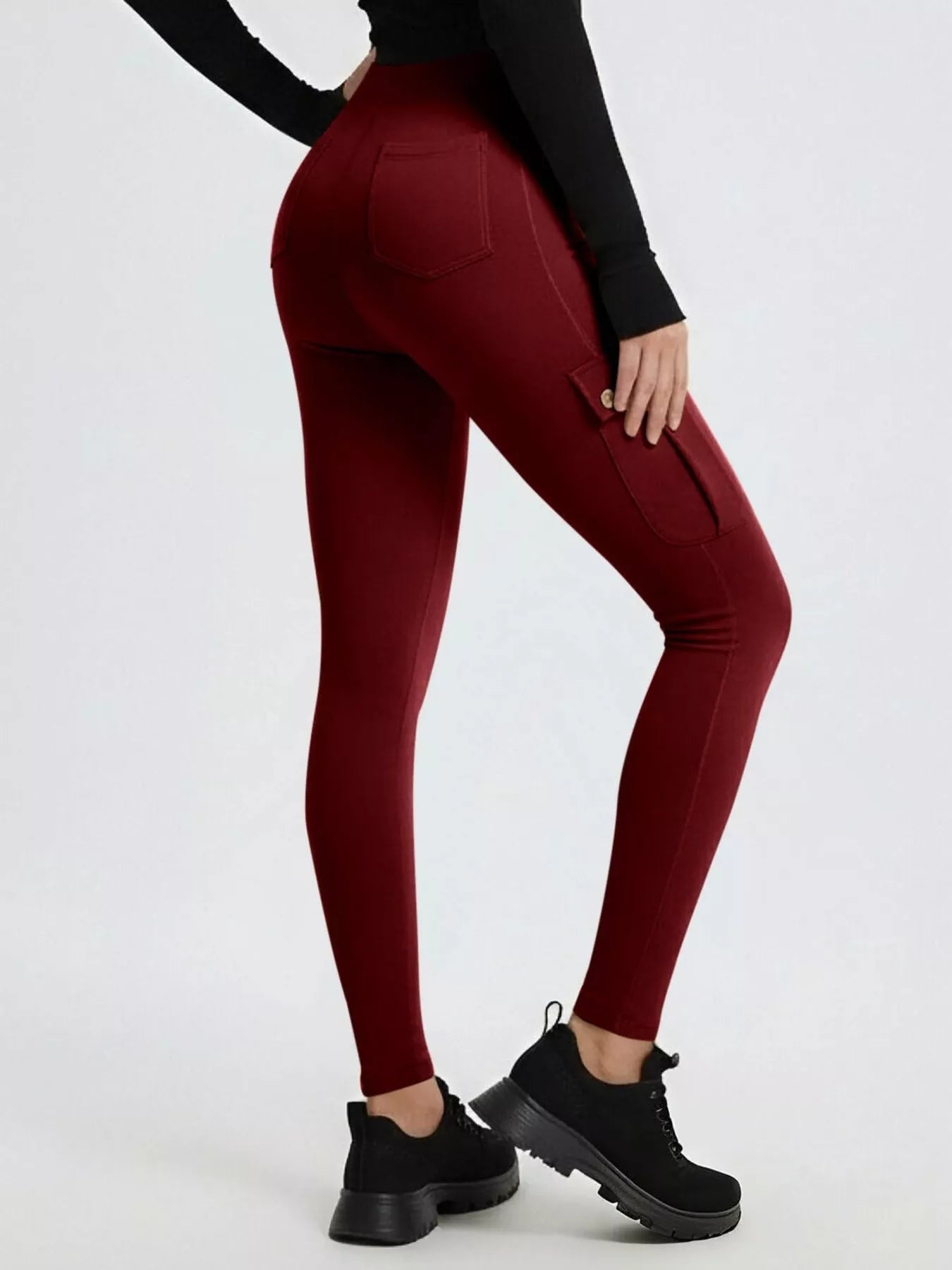 Pocket detail on high waist active pants