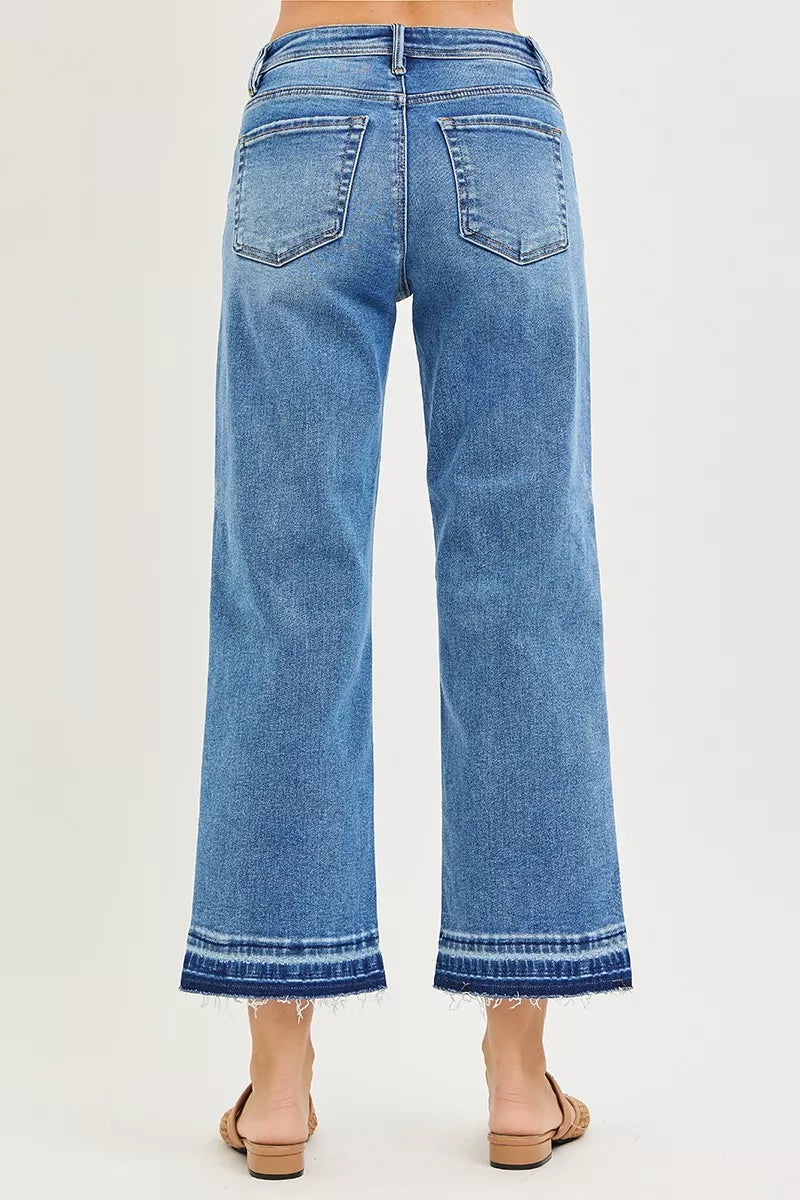 Cropped boyfriend jeans medium wash detail