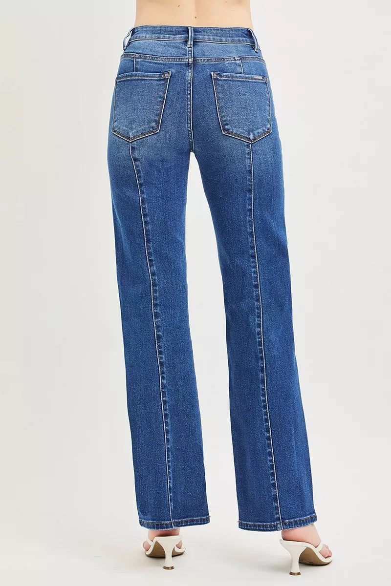 Straight leg silhouette of RISEN jeans