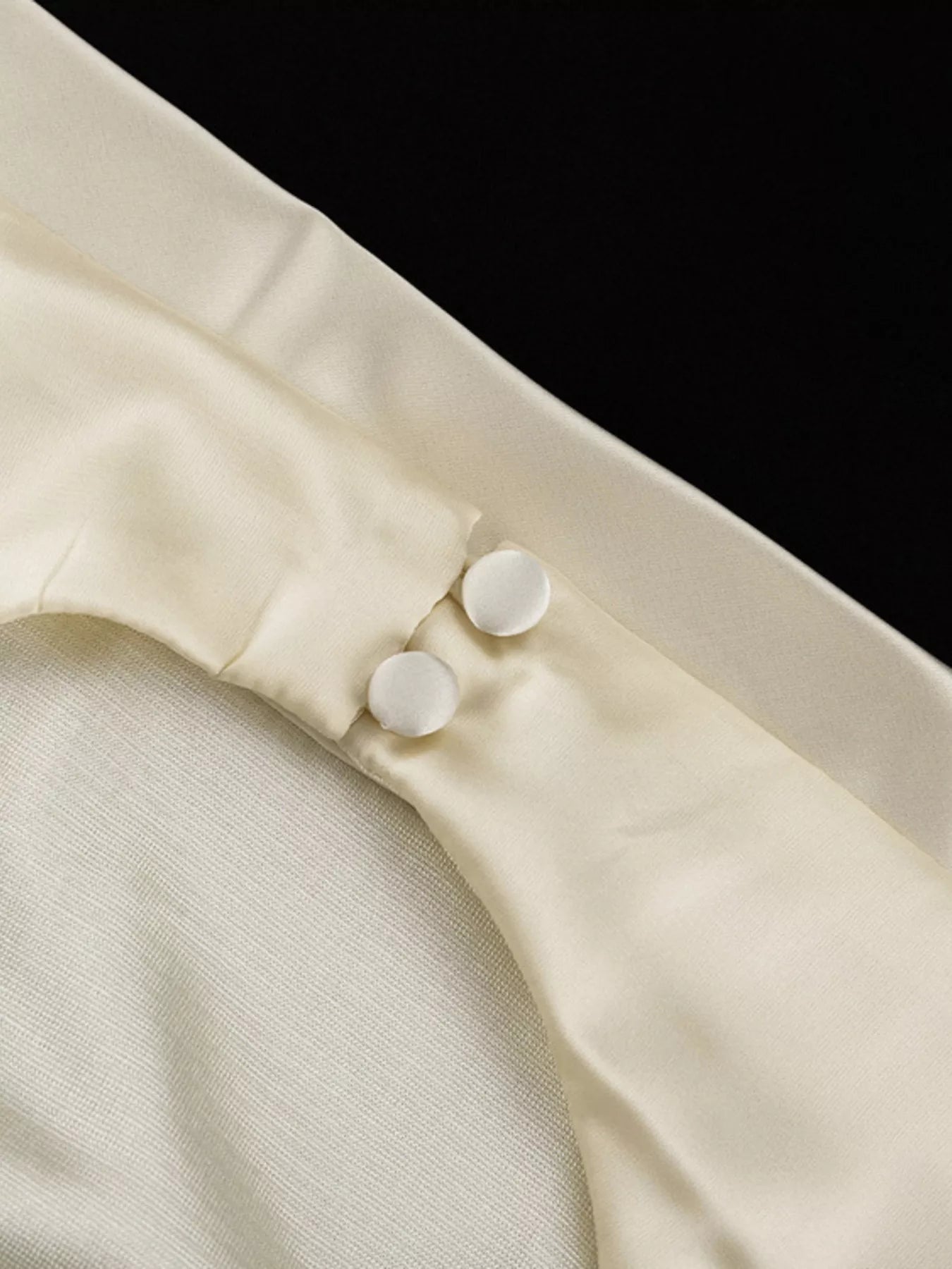 Open back long sleeve dress fabric detail