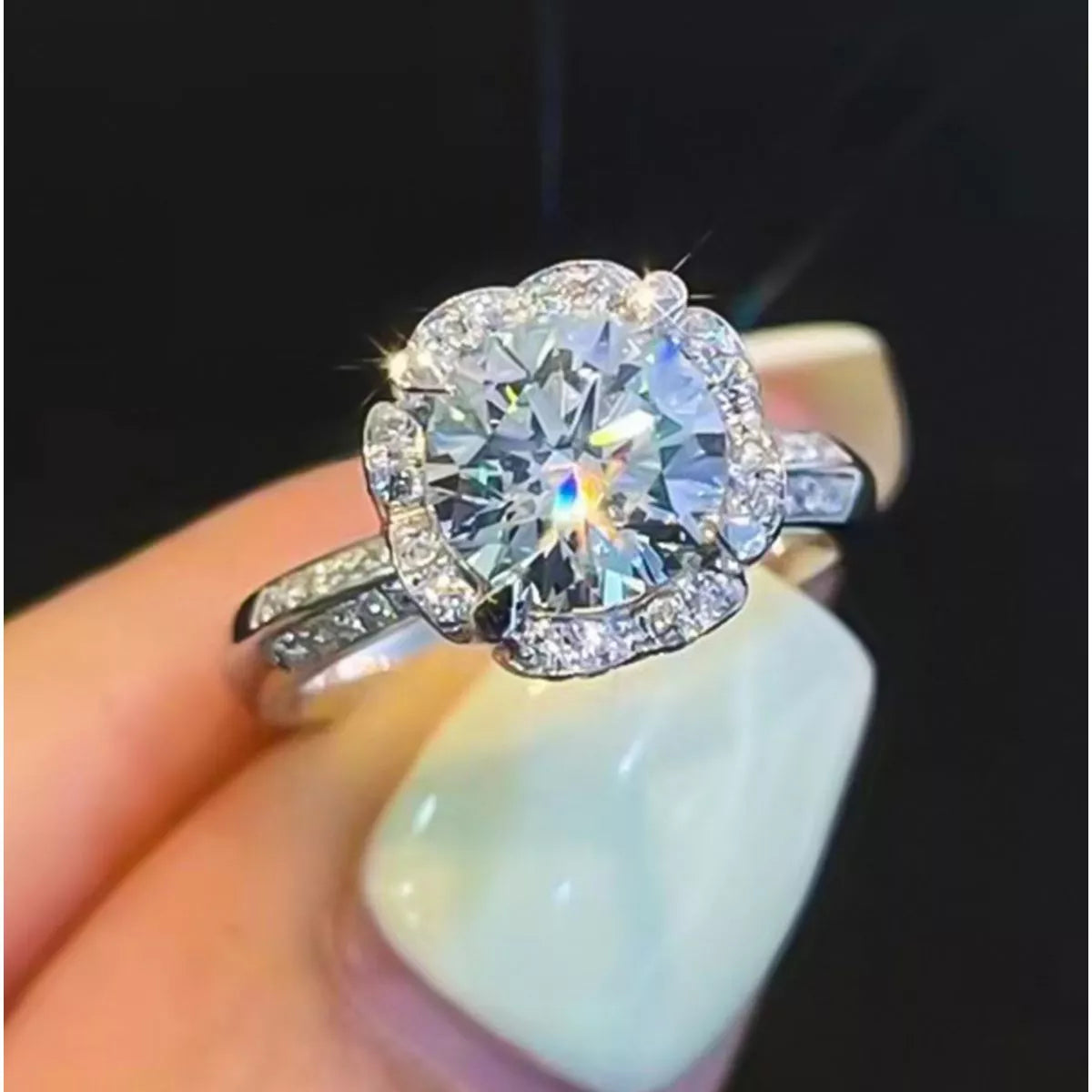 Moissanite stone detail on 925 silver ring