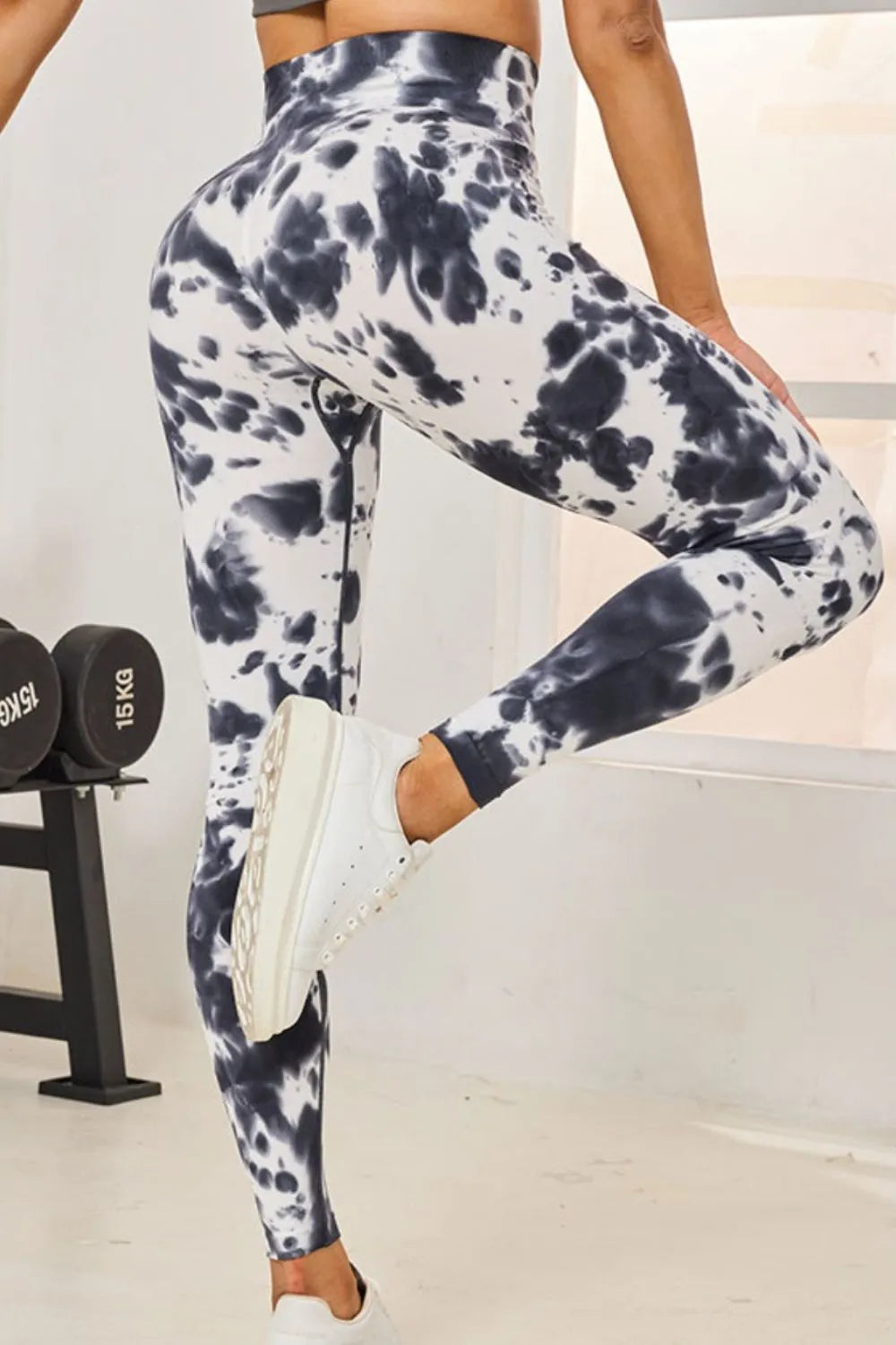 Tie dye active leggings print close up