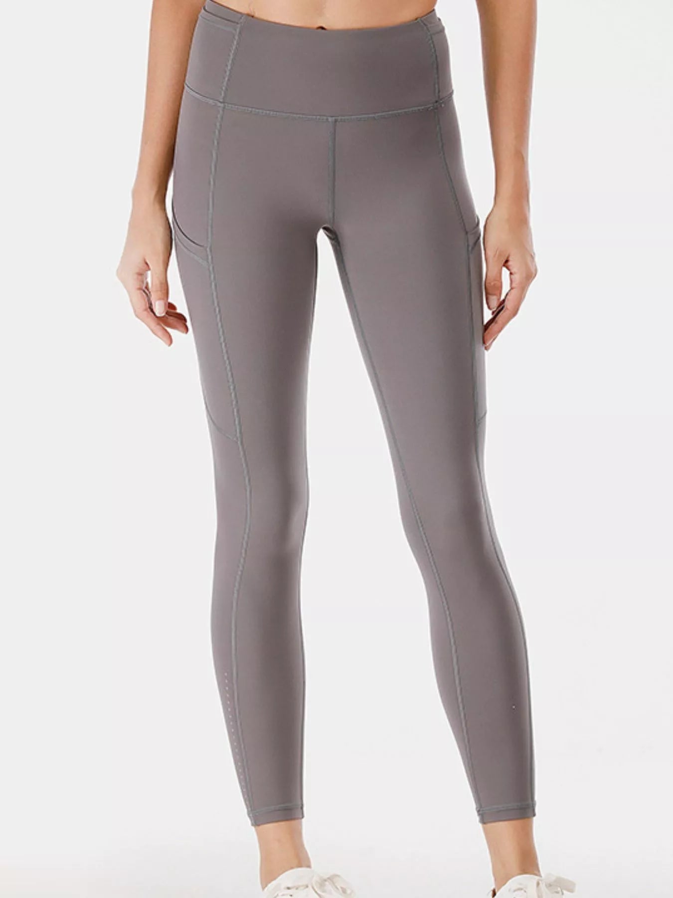 Active leggings styled gym look
