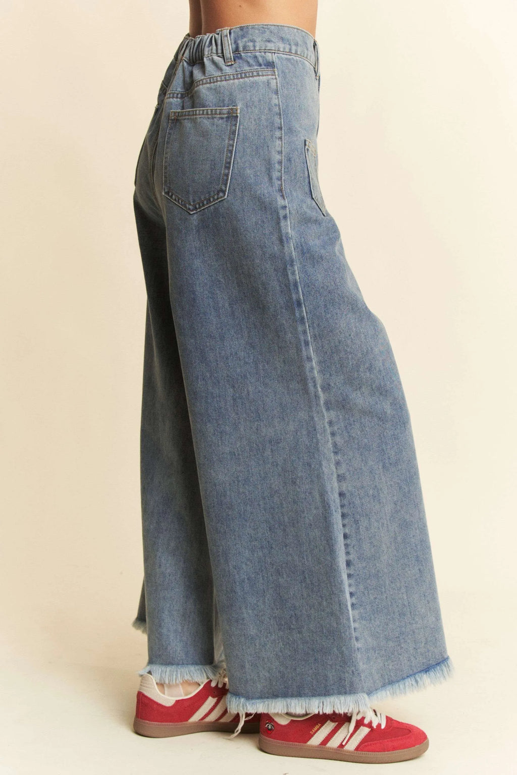 Wide leg culotte jeans casual outfit