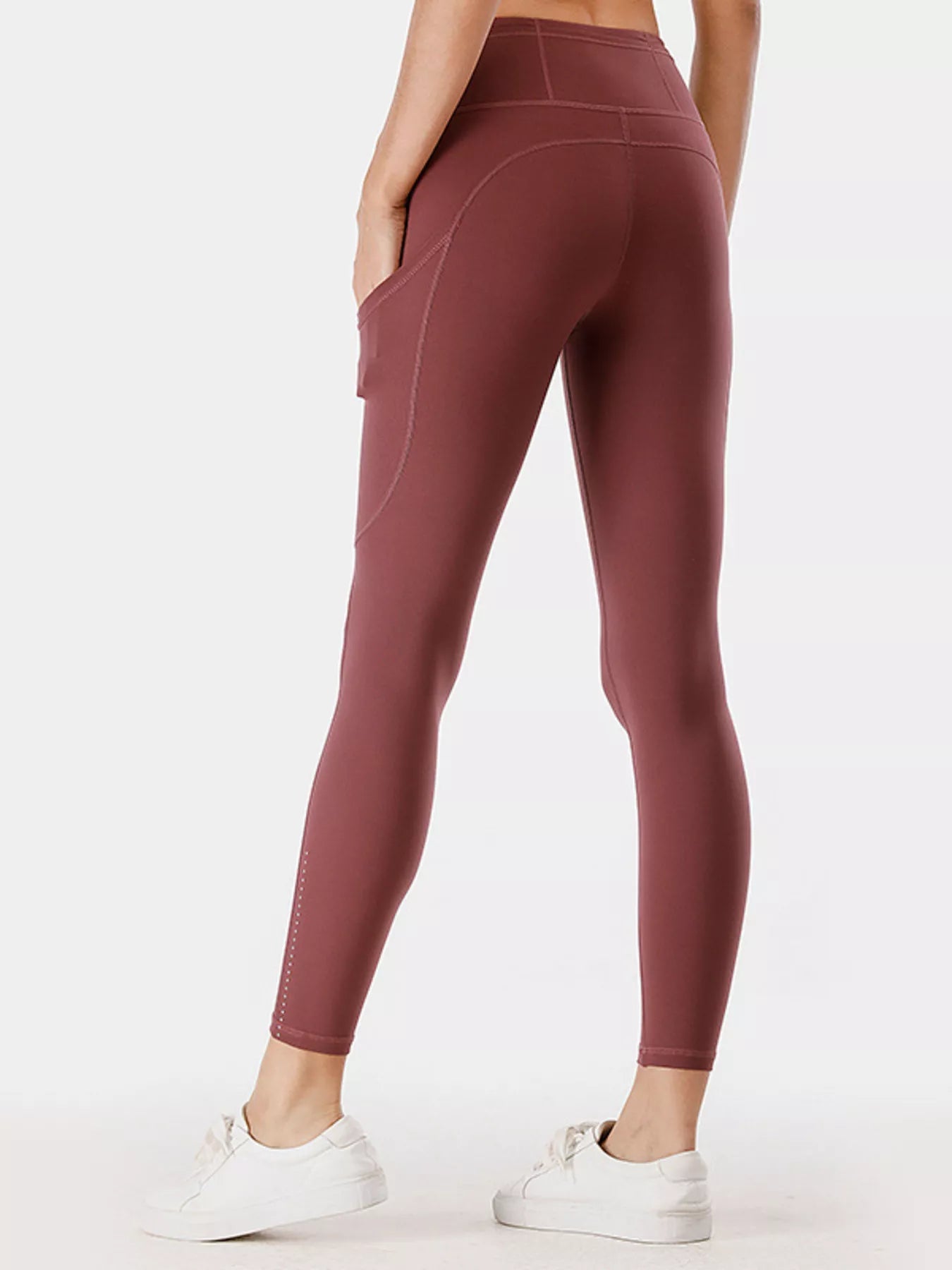 Active leggings waistband detail